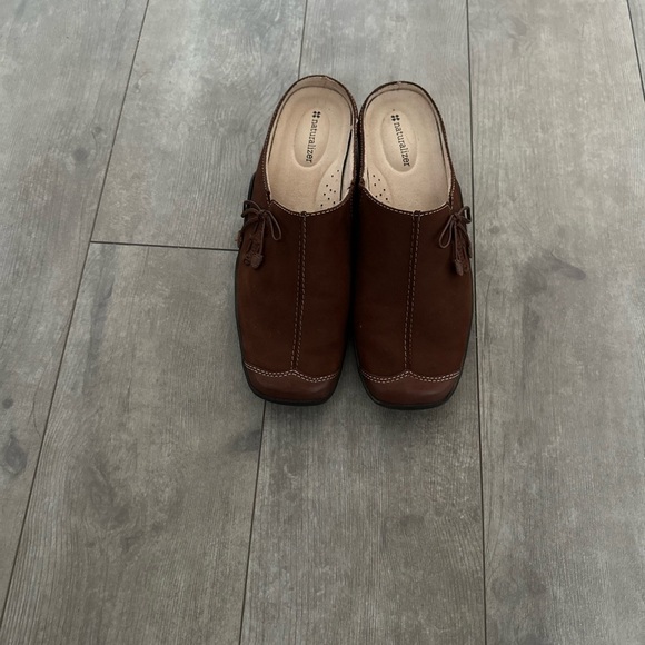 Naturalizer “Detail” Comfort Mules Suede Leather Slip On Mules 8.5 Wide Women’s - Picture 4 of 16